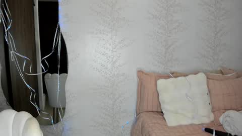 Layla Vanegas online show from November 15, 1:39 am