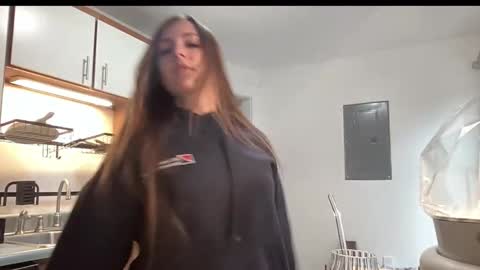 laylahlaylah1 online show from November 18, 6:20 pm