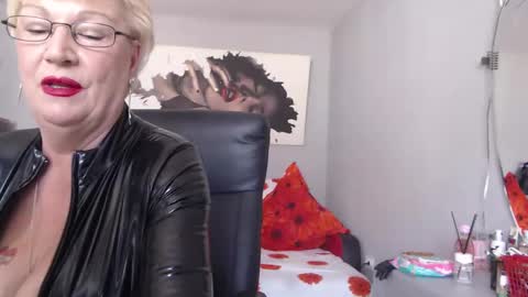 Layla online show from February 4, 9:28 am