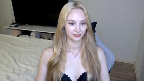 LaylaPretty001 online show from July 3, 5:35 am