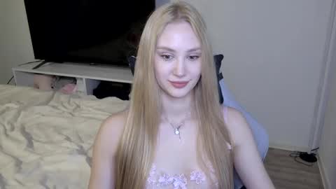 Laylla001 online show from March 3, 7:25 am