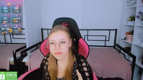 layriantavee online show from March 11, 7:24 am