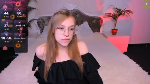 layriantavee online show from January 15, 7:15 am