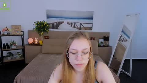 layriantavee online show from March 6, 7:14 am