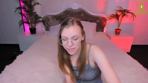 layriantavee online show from February 7, 7:40 am