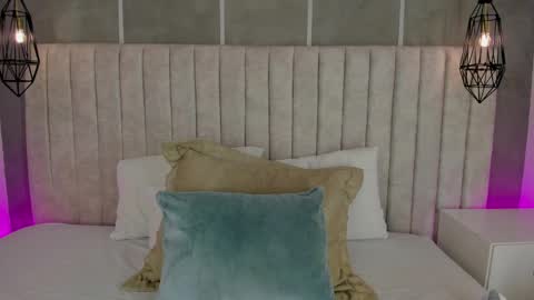    online show from April 6, 6:20 pm