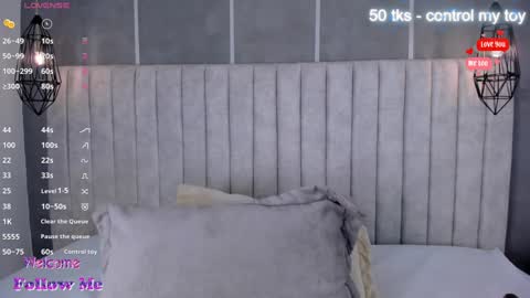 Snapshot of lea_gray chatting on December 19, 7:40 pm online show from December 19, 7:40 pm