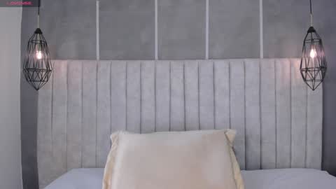 Snapshot of lea_gray chatting on January 25, 7:05 pm online show from January 25, 7:05 pm