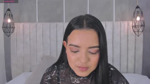 Snapshot of lea_gray chatting on January 22, 7:56 pm online show from January 22, 7:56 pm