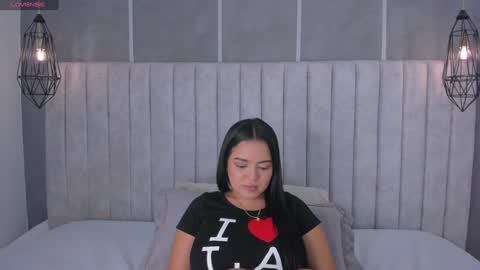 Snapshot of lea_gray chatting on December 20, 7:07 pm online show from December 20, 7:07 pm