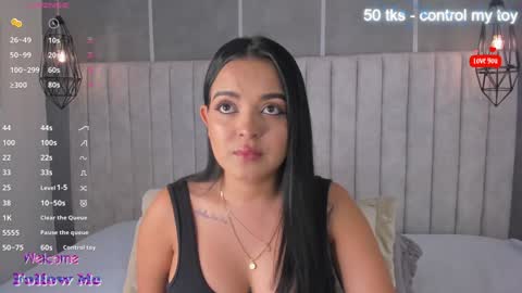 Snapshot of lea_gray chatting on January 11, 7:05 pm online show from January 11, 7:05 pm