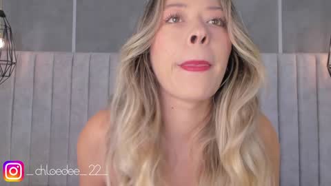 Snapshot of lea_gray chatting on December 18, 11:34 am online show from December 18, 11:34 am