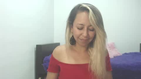Snapshot of leah_susman chatting on September 10, 3:39 am leah_susman online show from September 10, 3:39 am