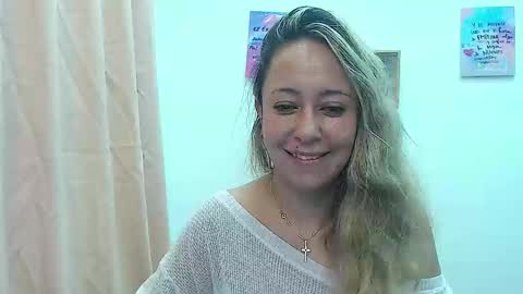 Snapshot of leah_susman chatting on December 3, 2:12 am leah_susman online show from December 3, 2:12 am