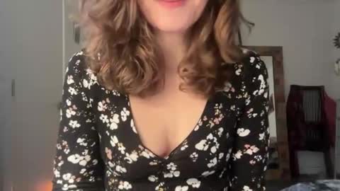 Leah Sparkles online show from February 3, 2:11 pm