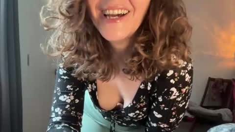 Leah Sparkles online show from March 22, 3:18 pm