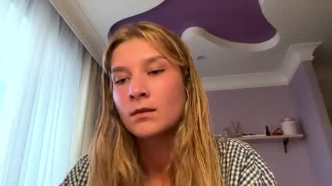 Taya online show from June 17, 4:52 pm