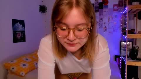 Ellie online show from November 28, 7:11 am