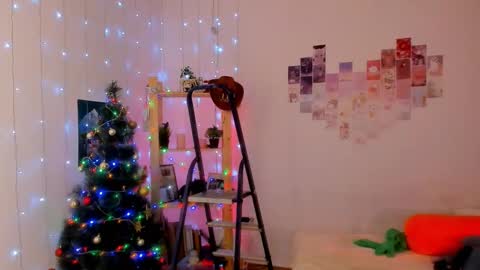 Ellie online show from December 24, 7:17 am