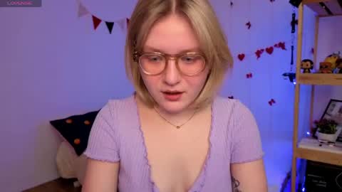 Ellie online show from April 22, 7:38 am