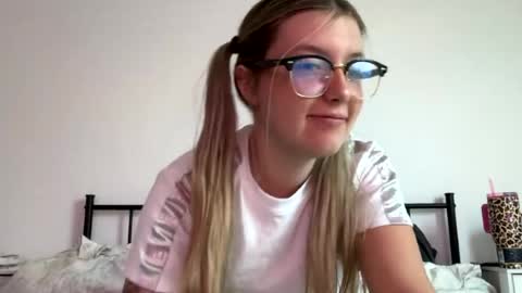 leeannerose online show from May 24, 8:30 pm