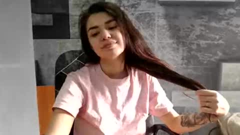 Liya online show from May 22, 1:42 pm