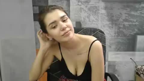 Liya online show from May 15, 1:58 pm