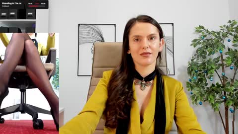 Elle  online show from December 30, 11:15 am