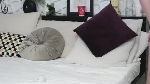 leiahux online show from June 5, 6:52 am