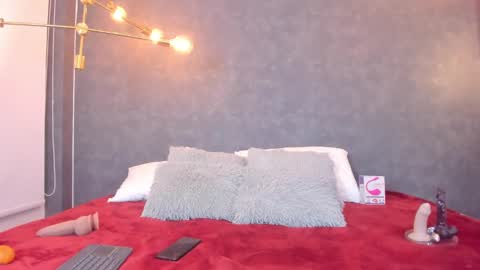 Snapshot of leigh_angels chatting on October 2, 10:15 pm LEIGH ANGELS online show from October 2, 10:15 pm