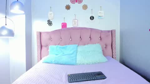 Snapshot of leigh_angels chatting on March 4, 8:38 pm LEIGH ANGELS online show from March 4, 8:38 pm