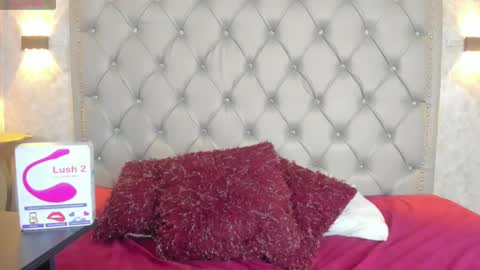 Snapshot of leigh_angels chatting on February 17, 10:27 pm LEIGH ANGELS online show from February 17, 10:27 pm