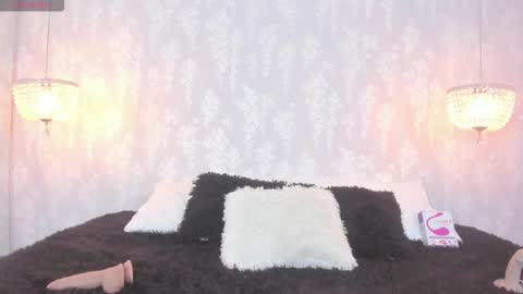 Snapshot of leigh_angels chatting on October 11, 11:51 pm LEIGH ANGELS online show from October 11, 11:51 pm