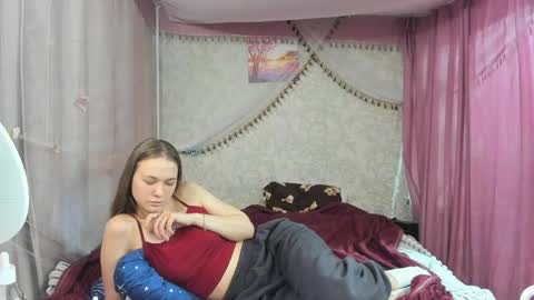 leila_bambi_ online show from April 24, 3:15 pm