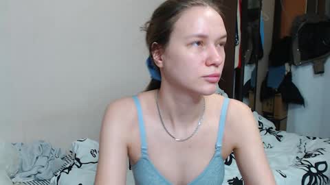 Snapshot of leila_bambi_ chatting on December 23, 1:08 am leila_bambi_ online show from December 23, 1:08 am