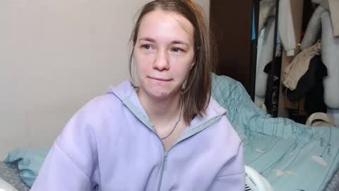 Snapshot of leila_bambi_ chatting on February 19, 10:31 pm leila_bambi_ online show from February 19, 10:31 pm