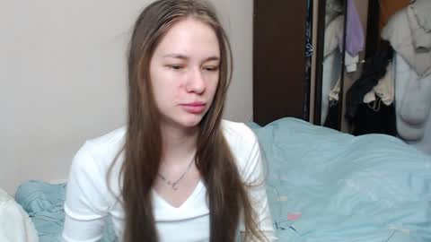 Snapshot of leila_bambi_ chatting on February 5, 8:43 am leila_bambi_ online show from February 5, 8:43 am