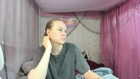 leila_bambi_ online show from April 22, 2:03 pm