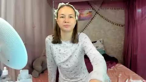 leila_bambi_ online show from June 28, 3:07 pm