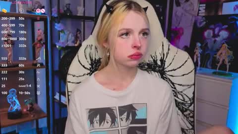 Leila online show from December 2, 5:04 pm