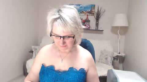 Leila Kinky online show from April 1, 7:42 am