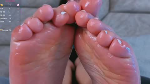 leilapons online show from April 22, 10:18 pm