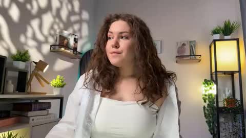 Lela online show from March 24, 4:12 pm