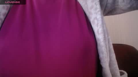 lenagolden online show from April 12, 11:46 am