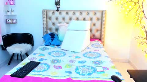 Lena  online show from December 3, 1:13 pm