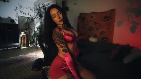 Snapshot of leonamell chatting on October 11, 11:18 pm Leo online show from October 11, 11:18 pm