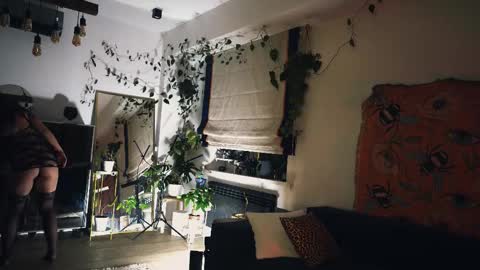 Snapshot of leonamell chatting on September 10, 10:43 pm Leo online show from September 10, 10:43 pm