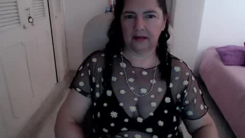 leonela   online show from April 24, 12:30 pm