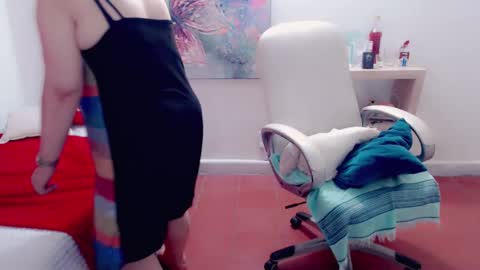 leonela   online show from November 15, 3:29 am