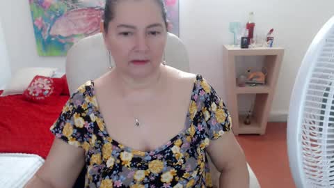 leonela   online show from November 20, 2:01 am